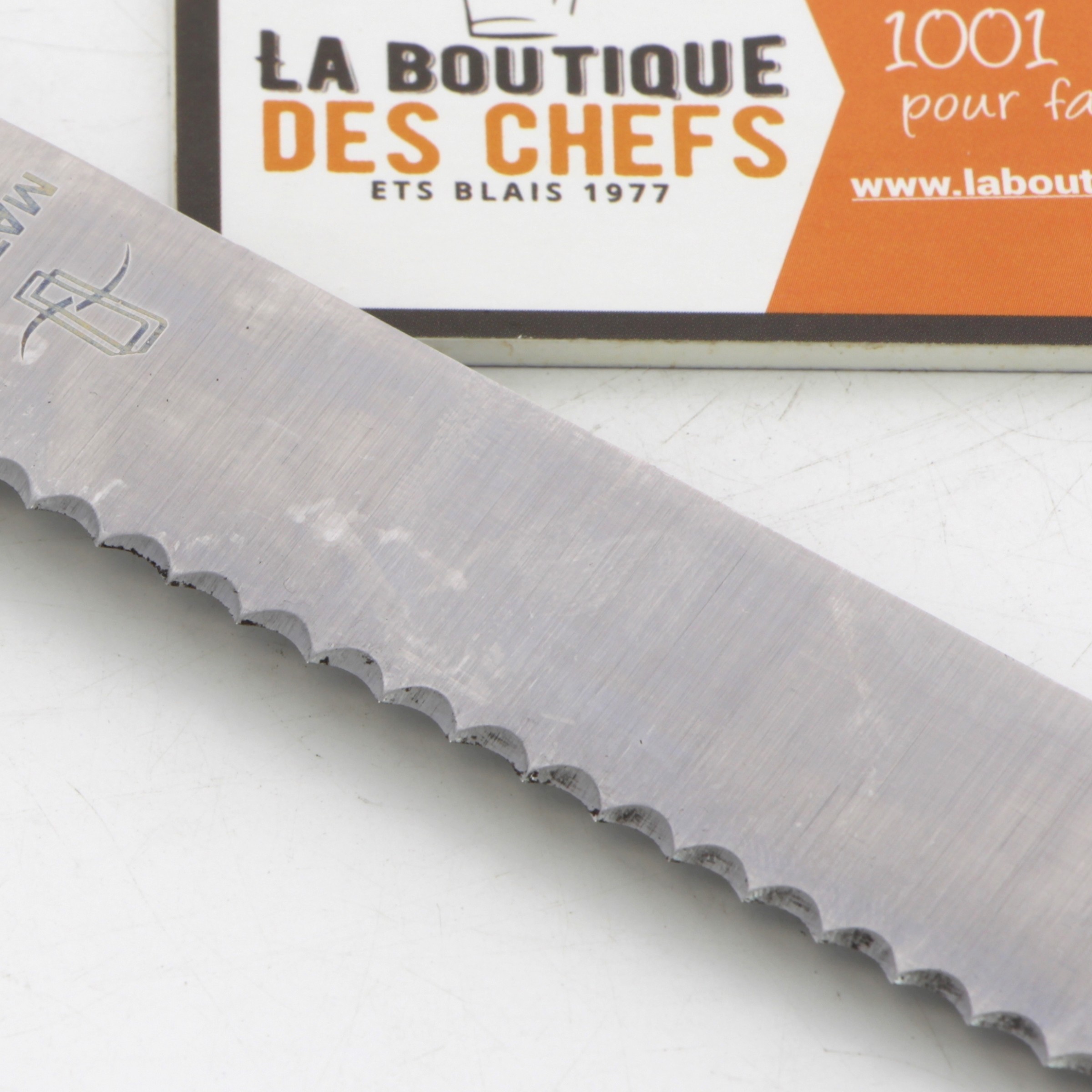 Couteau à Génoise - Couteaux à Entremets Deglon lame crantée petite dent  achat vente acheter